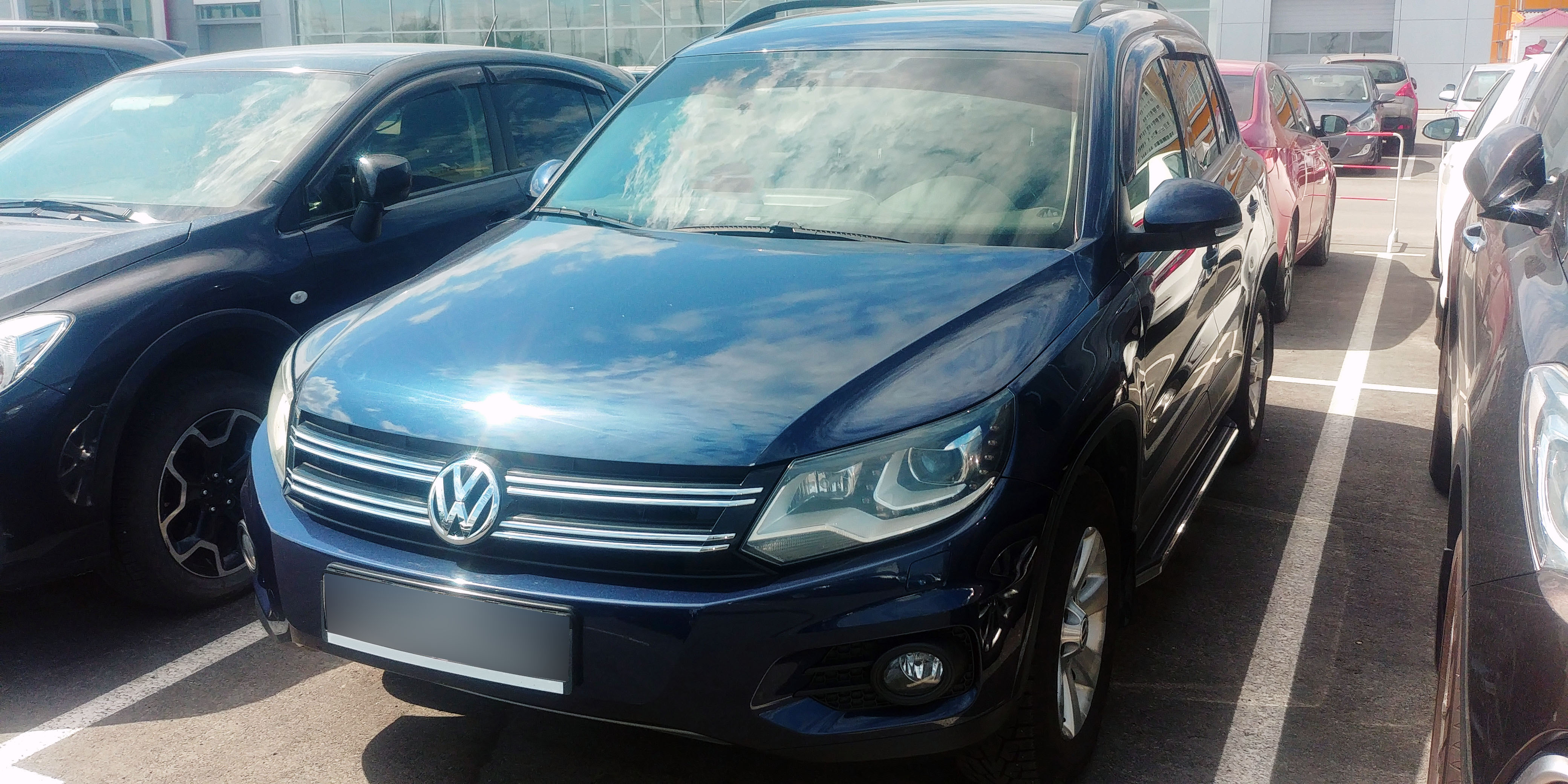 Прокат Volkswagen Tiguan 2.0 AT в Санкт-Петербурге без водителя - 4420 в  день